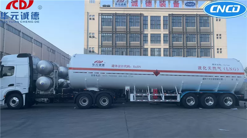 LNG Semi Trailer Tank is Delivering